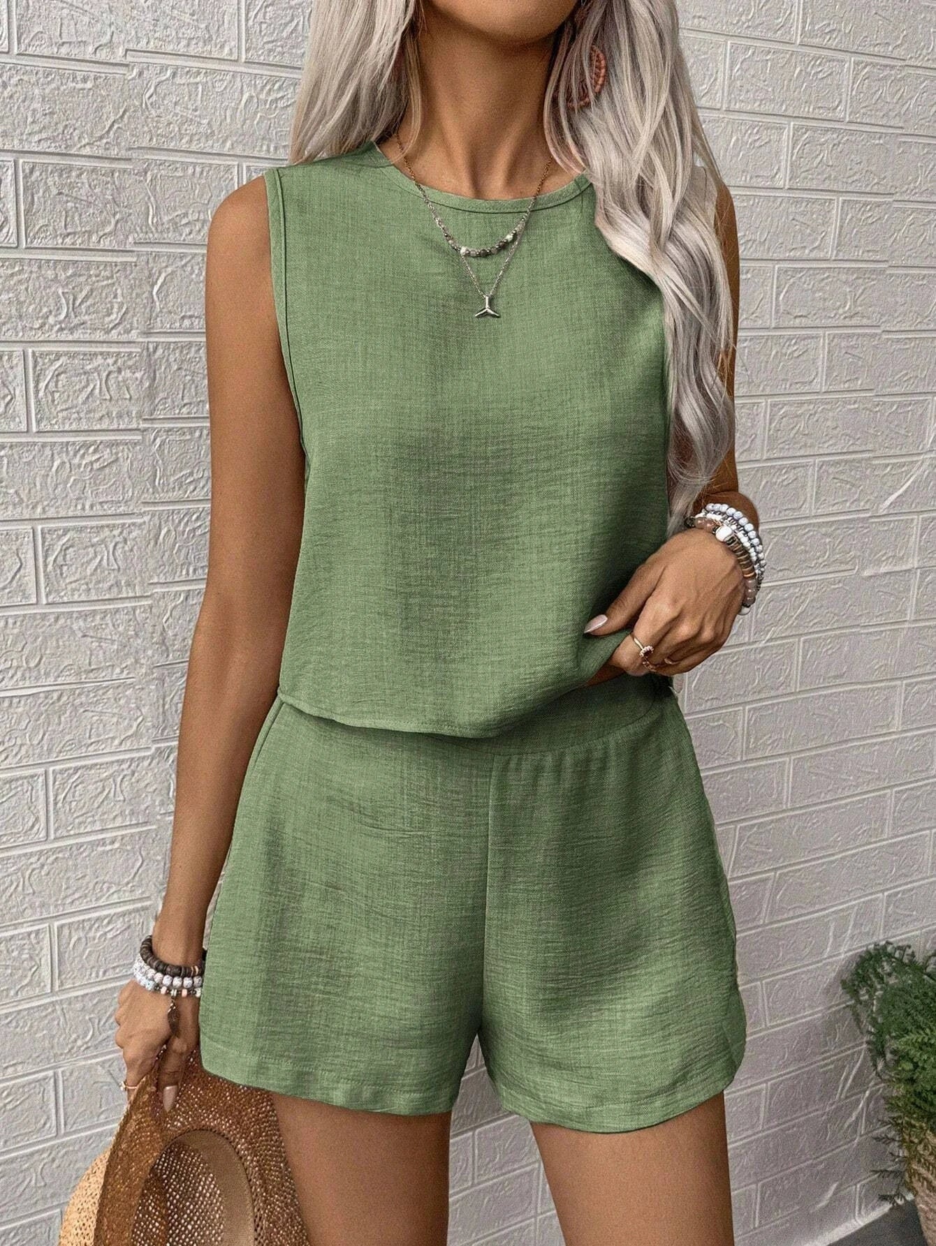 Women's 2025 set, solid color, simple, casual, sleeveless, consisting of a top and shorts.